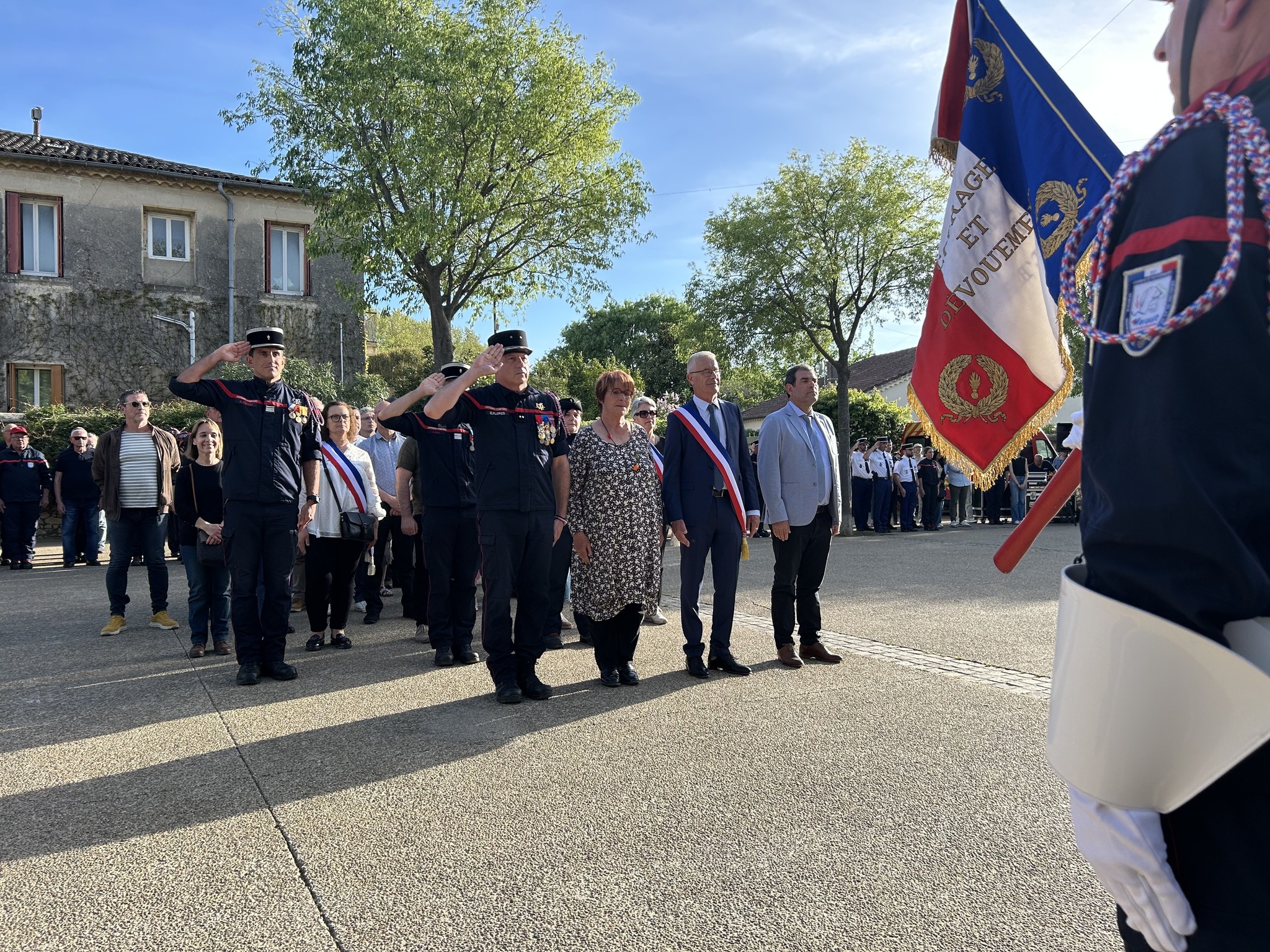 671271872 1281520984085096 881200395988387079 N